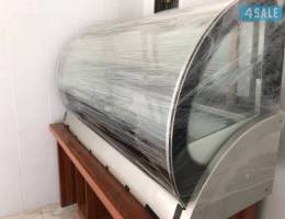 ثلاجة عرض