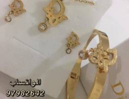 للبيع اطقم ماركات مطليه مع العلبه والكيس