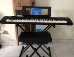 Yamaha piano NP32